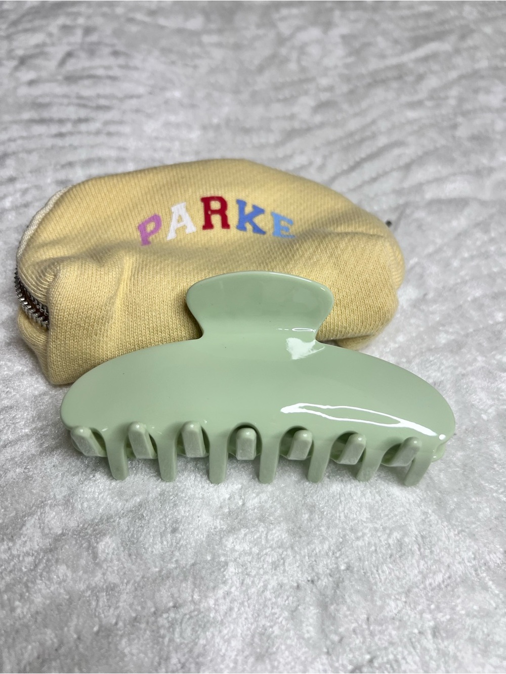 PARKE Seafoam Claw Clip💚 - Picture 4 of 6